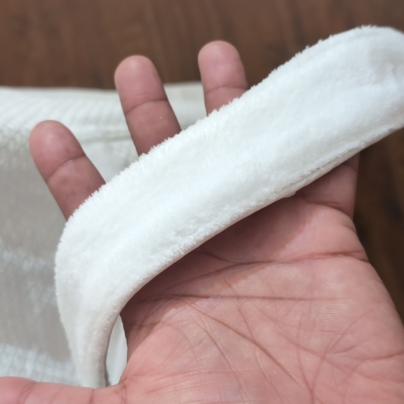 NWOT Unisex White Trump Hotels Bath Robe Textured Pattern Ultra Soft Lining - Picture 7 of 14